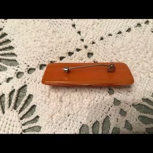 Unmarked Jewelry - VTG Women’s Butterscotch Bakelite Brooch Pin Unmarked Jewelry - VTG Women’s Butterscotch Bakelite Brooch Pin